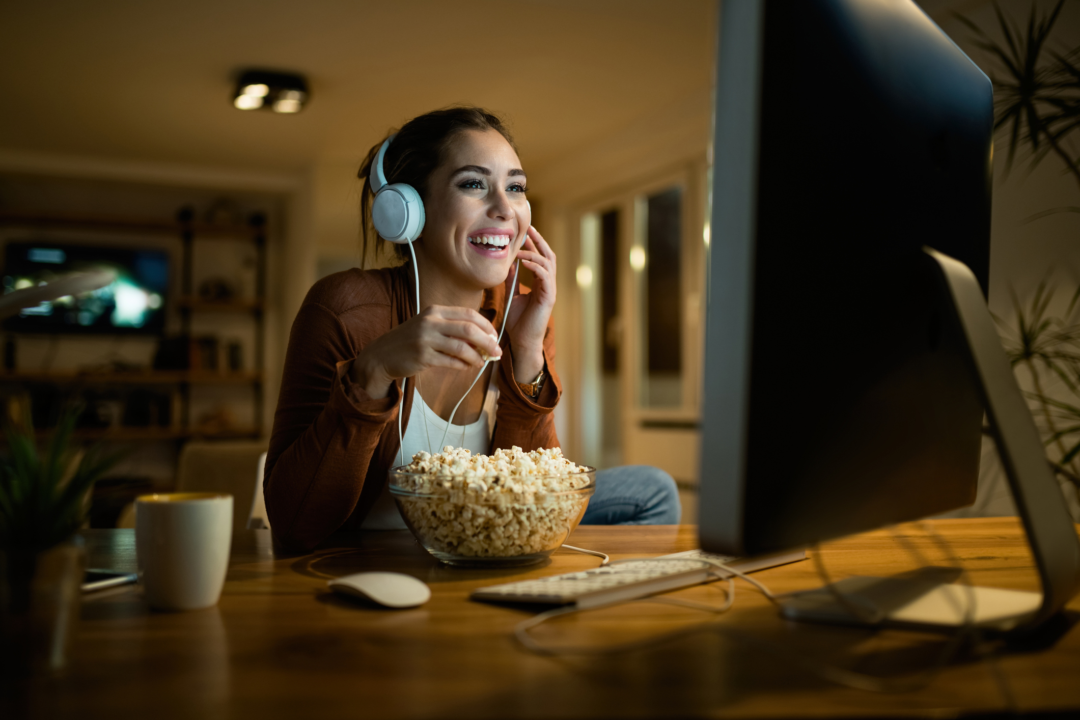 Watch Movies Online and Bring the Stars to Your Home